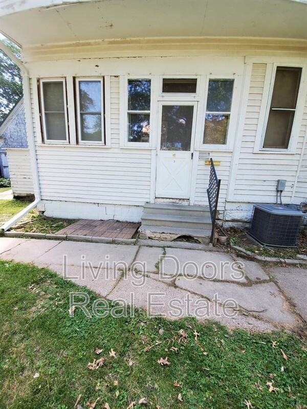 15 Jackson Ave #3 - Photo 2 of 10