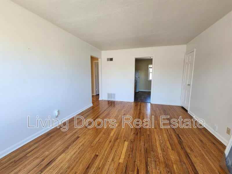 307 S 47th St - Photo 2 of 8