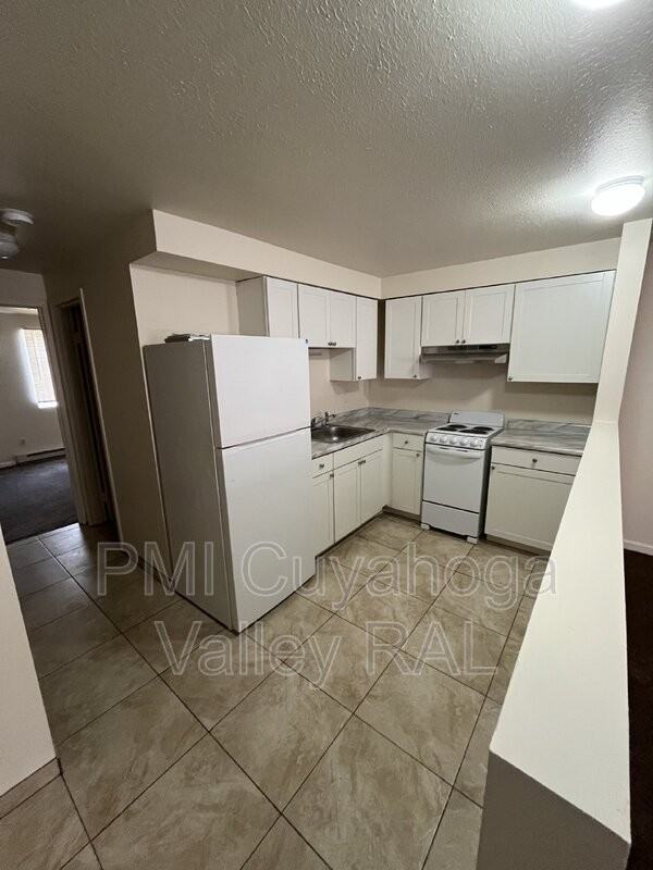 161 Cedar Ave - Photo 2 of 10