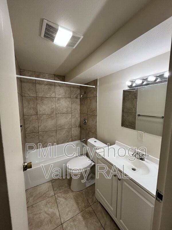 161 Cedar Ave - Photo 3 of 10