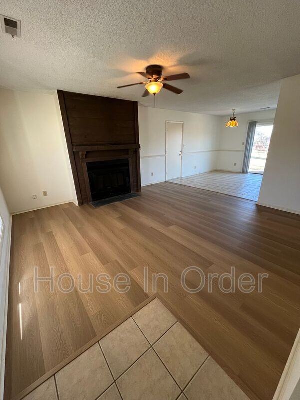 208 Scottlynn Dr - Photo 3 of 10