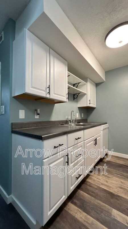 3405 Holdrege St #307 - Photo 2 of 16