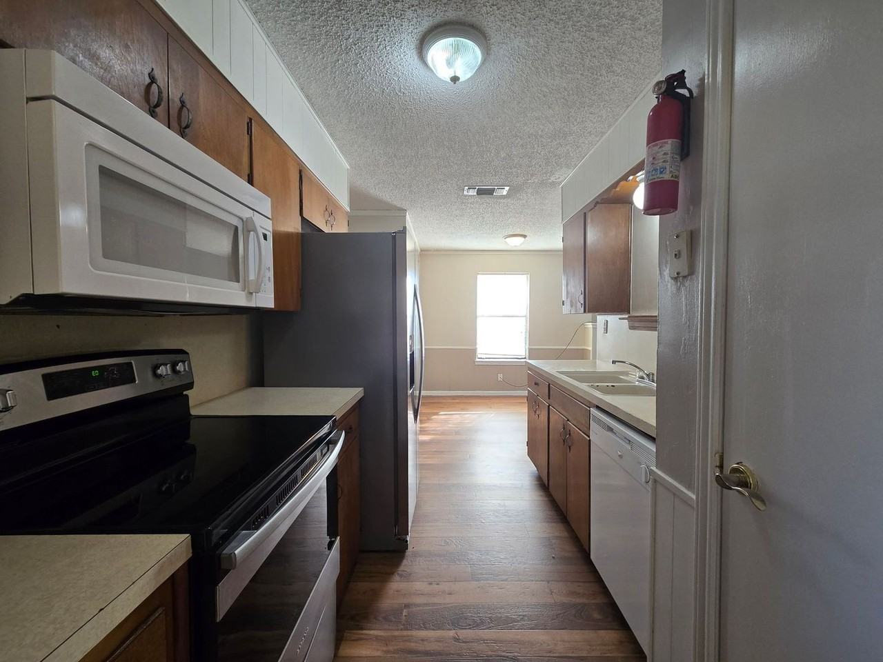 4508 Tanglewood Cir - Photo 7 of 23