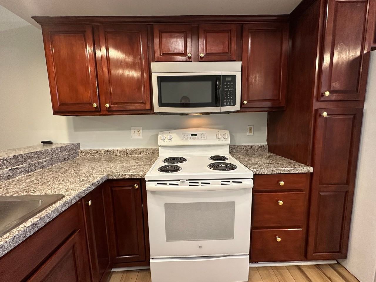 333 Spring Valley Ln - Photo 7 of 22