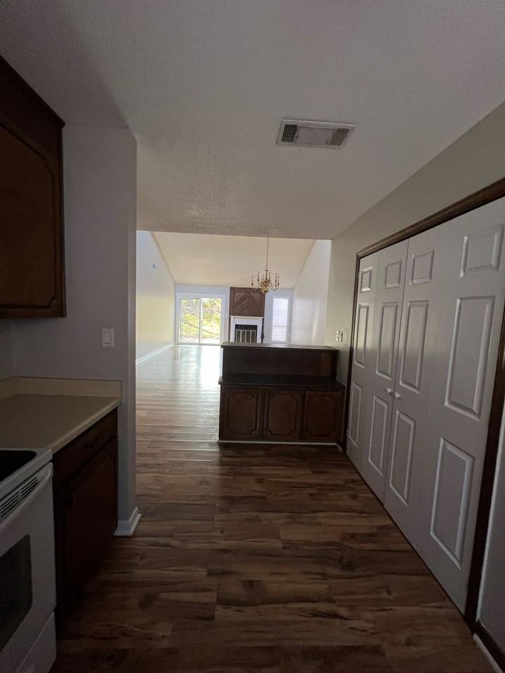 211 Rock Knoll Dr - Photo 3 of 13