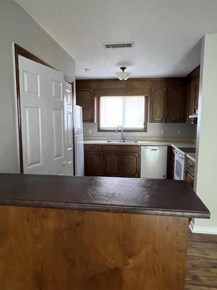 211 Rock Knoll Dr - Photo 5 of 13