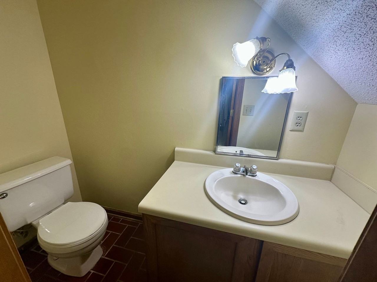 28 Highland Ave #C - Photo 4 of 9