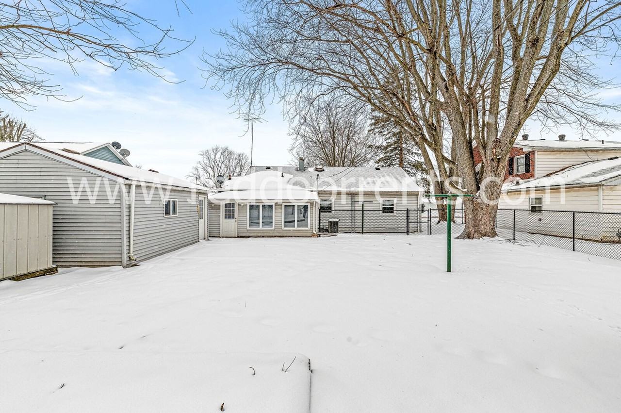 424 S Main St - Photo 2 of 27