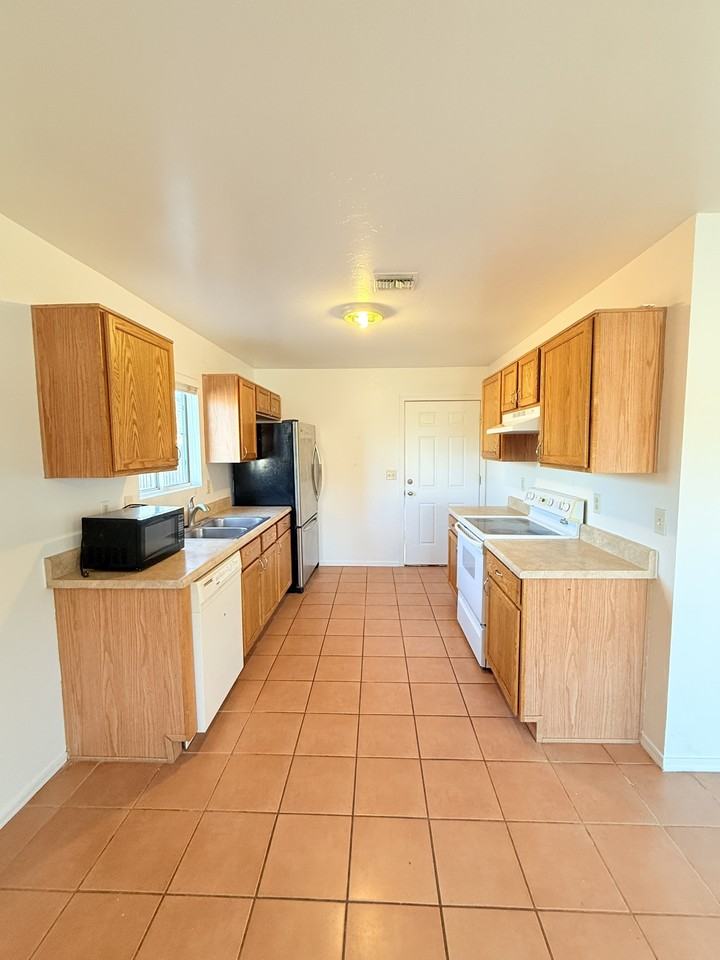 PM537J - 440 East 23rd Street #1 - Photo 3 of 21