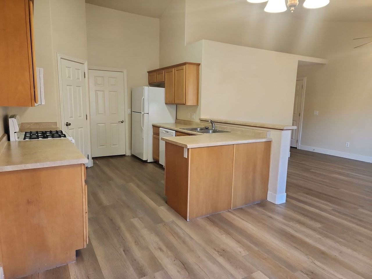 1563 Southern View Dr - Photo 6 of 13