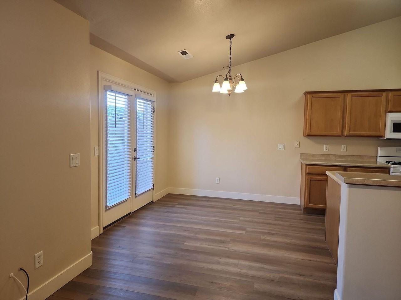 1563 Southern View Dr - Photo 7 of 13