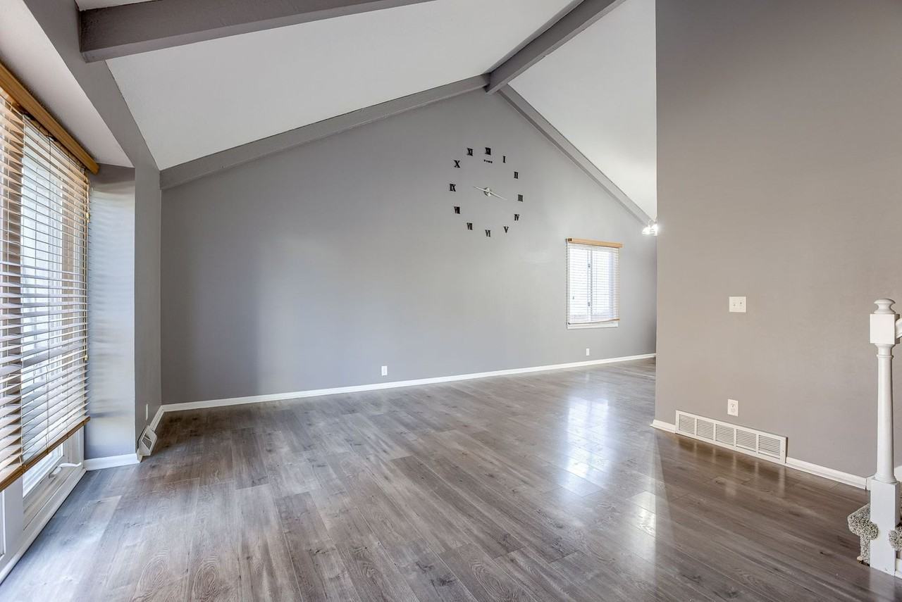 16011 Shirley St - Photo 3 of 23