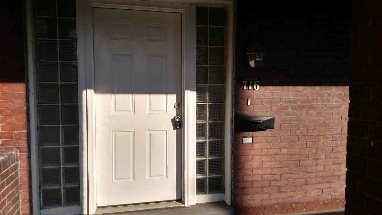 716 Grandview Ave - Photo 3 of 10