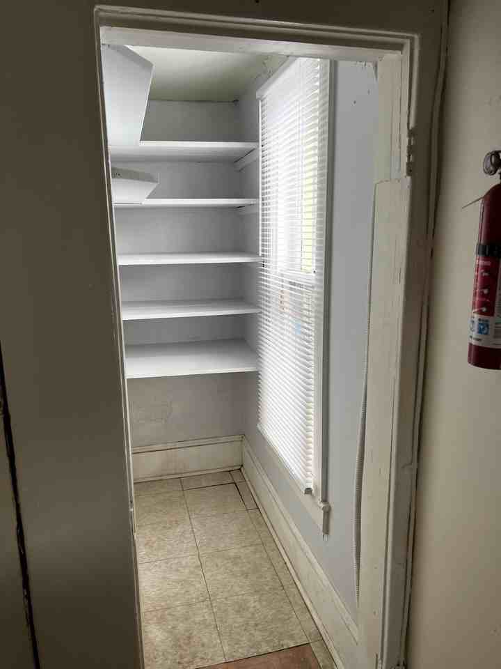 806 B West King Street - Photo 3 of 10