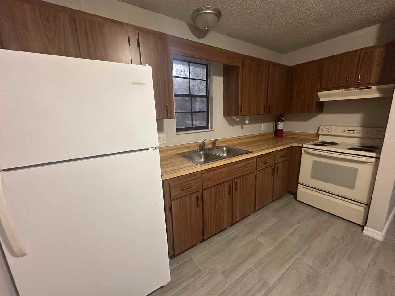 2227 S Pine Ave #202 - Photo 3 of 8