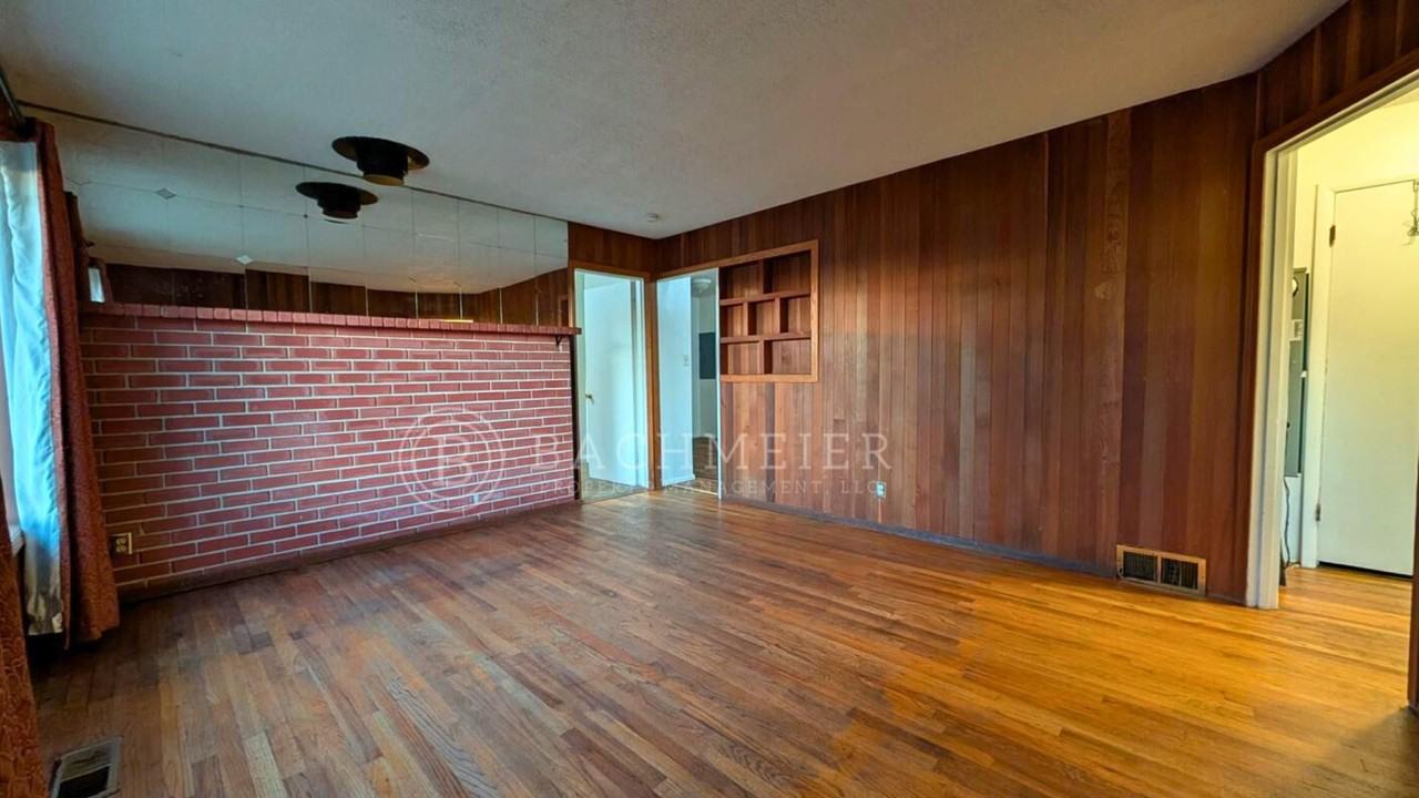 760 Sw 28th St - Photo 2 of 9