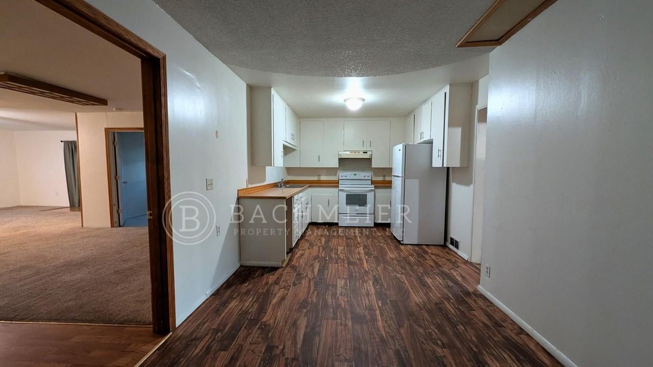760 Sw 28th St - Photo 3 of 9