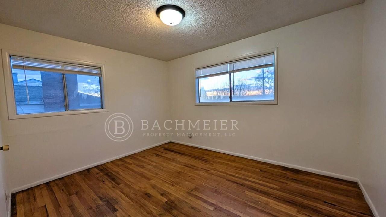 760 Sw 28th St - Photo 6 of 9