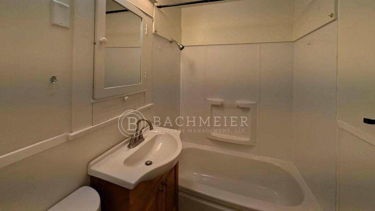 760 Sw 28th St - Photo 7 of 9