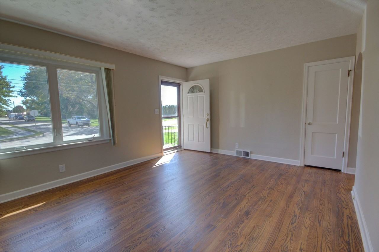 1927 36th St - Photo 2 of 34