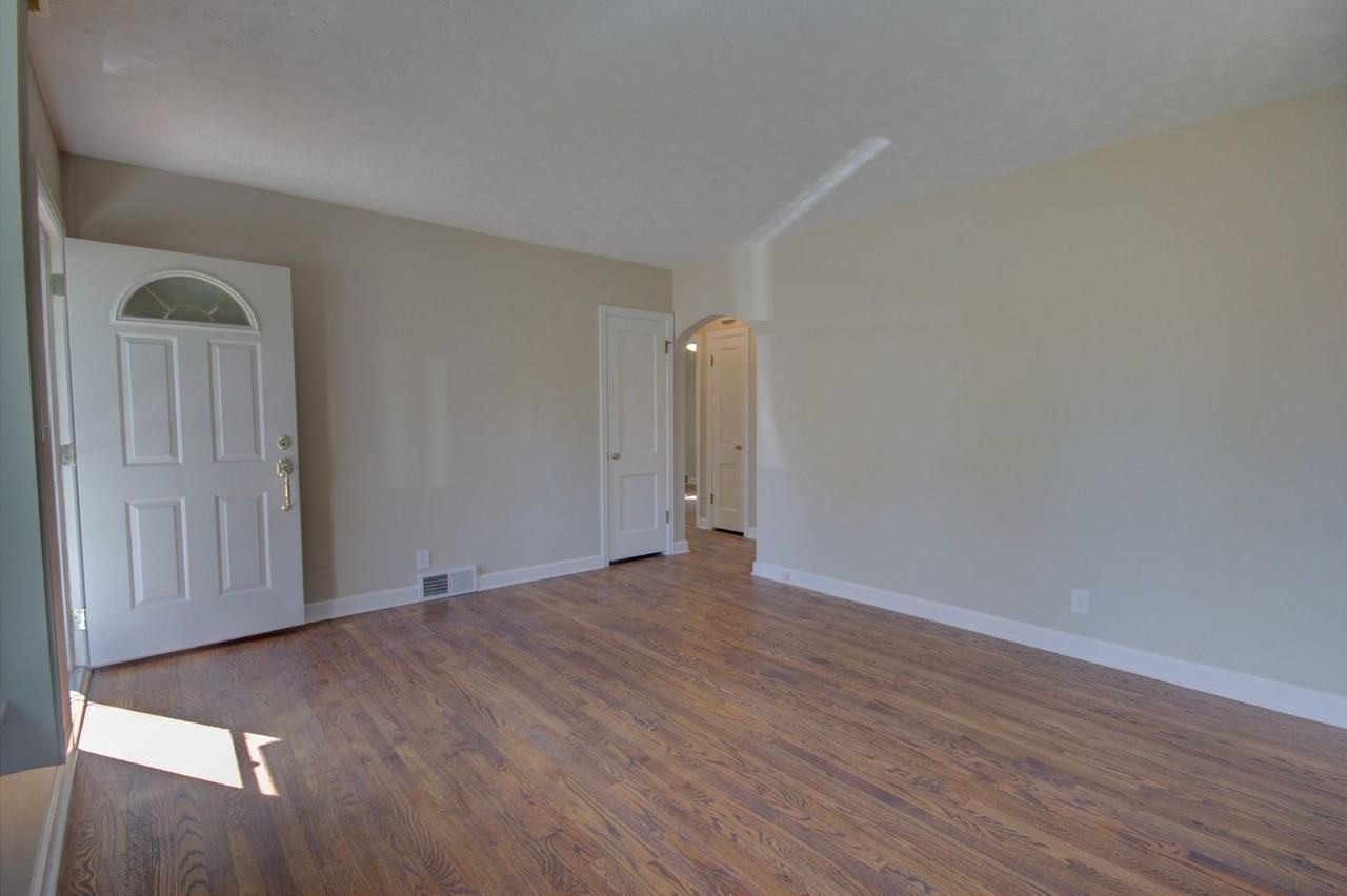 1927 36th St - Photo 3 of 34