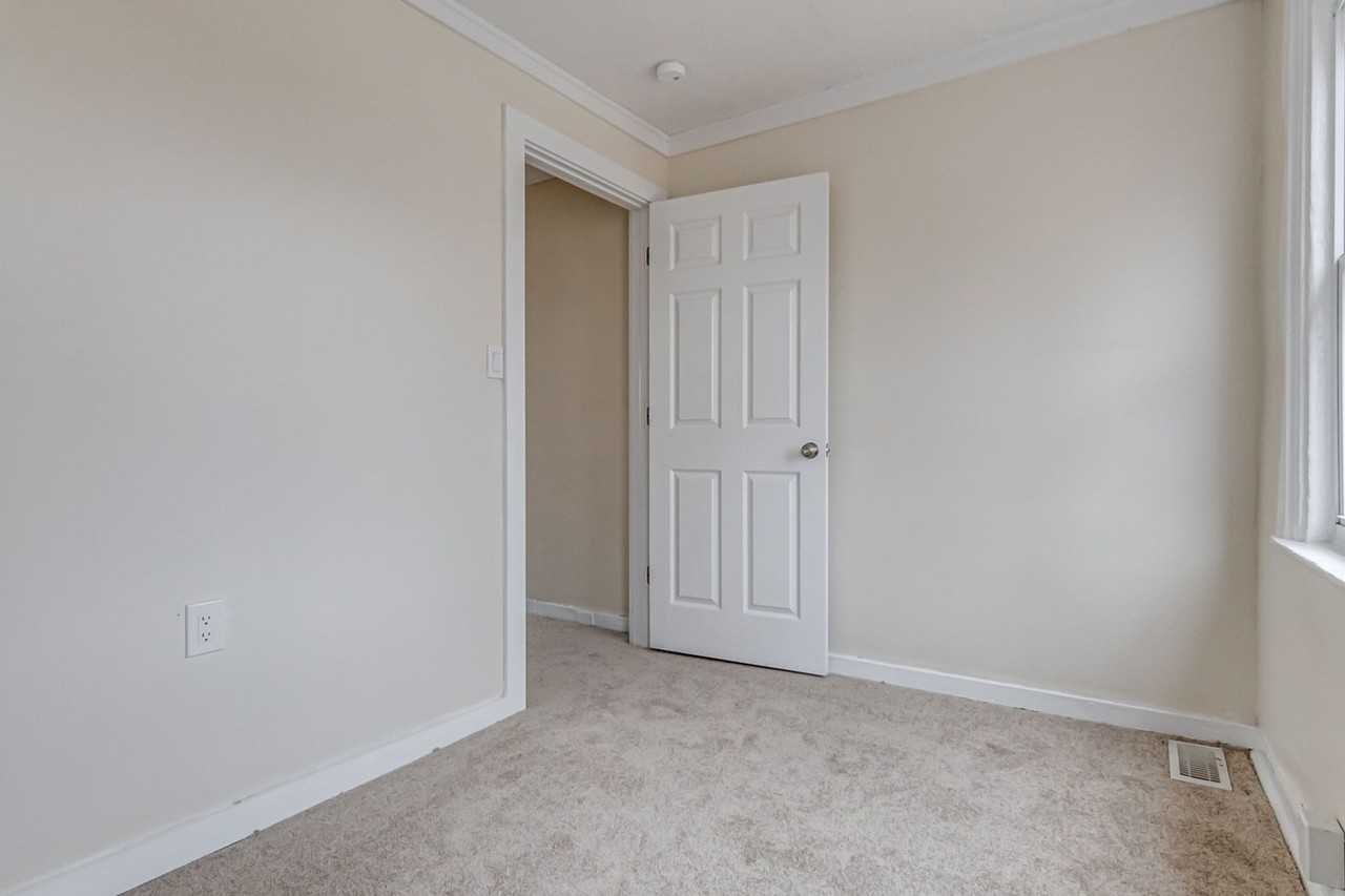 152 Almond Way - Photo 3 of 20