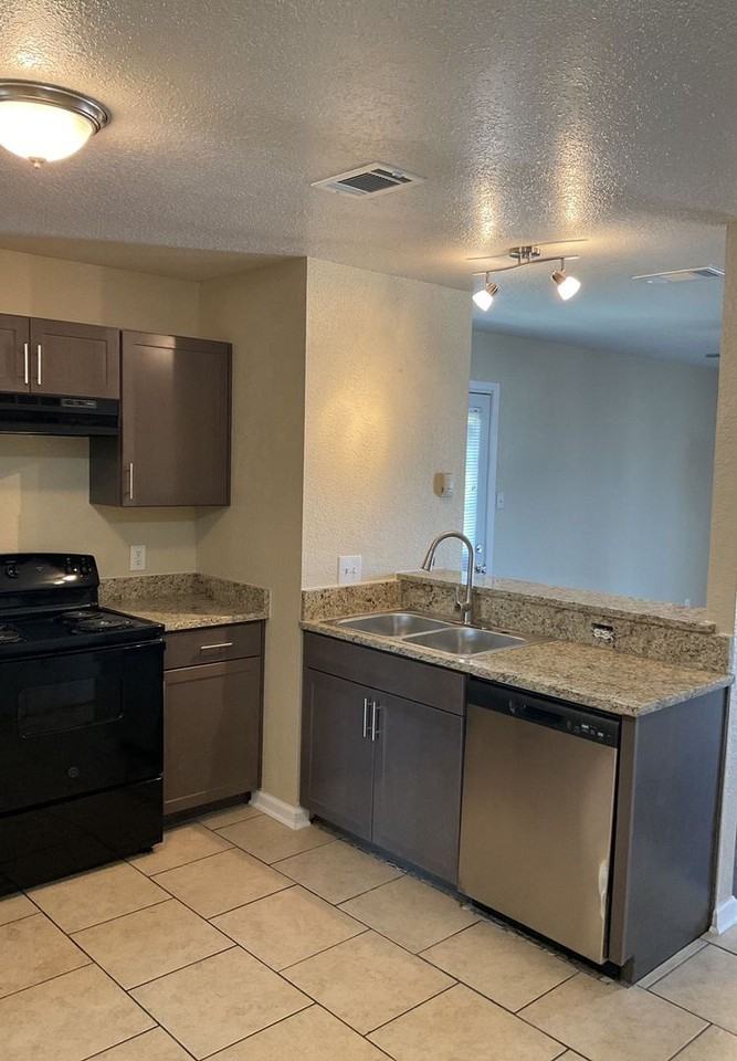 4100 Gus Dr #D - Photo 3 of 18