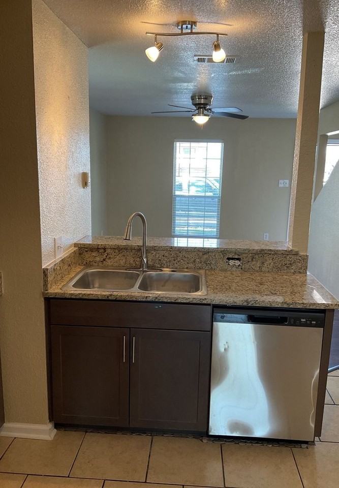 4100 Gus Dr #D - Photo 4 of 18