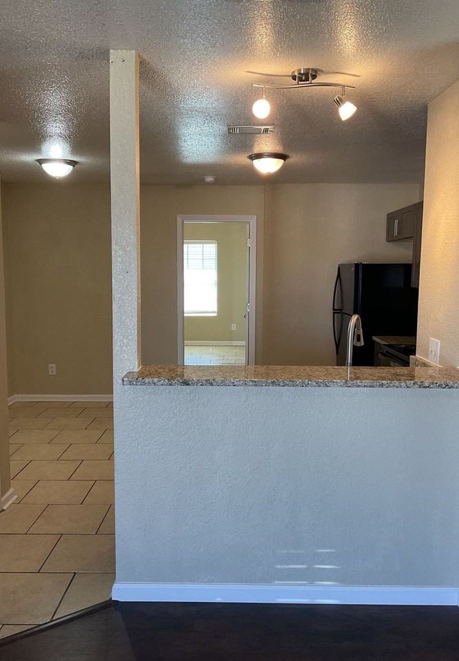 4100 Gus Dr #D - Photo 5 of 18