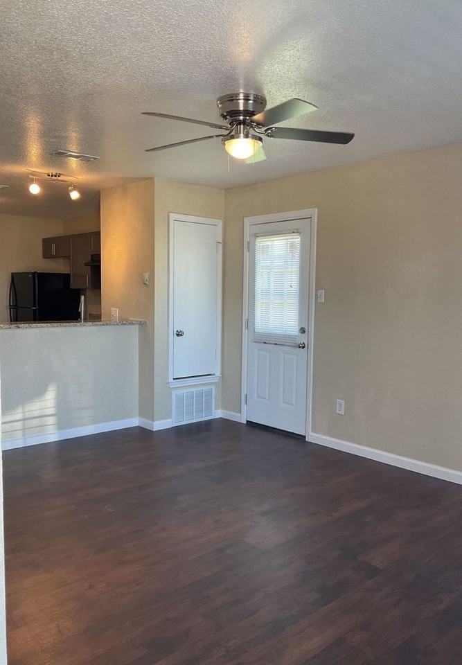 4100 Gus Dr #D - Photo 7 of 18