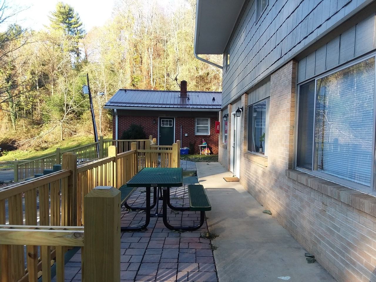 Queen and Park Street Apartments - Photo 7 of 36