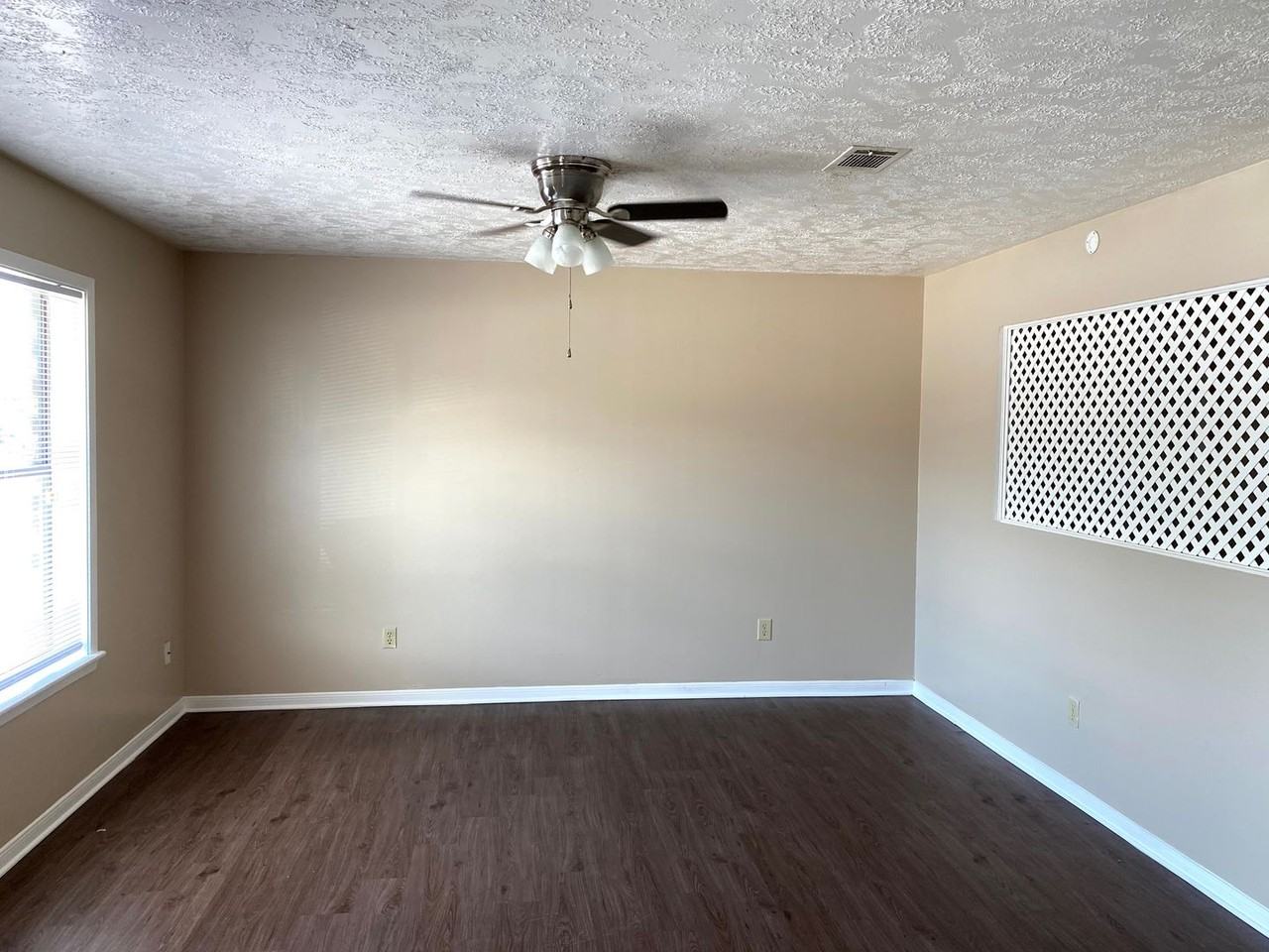 701 San Benito Dr - Photo 2 of 33