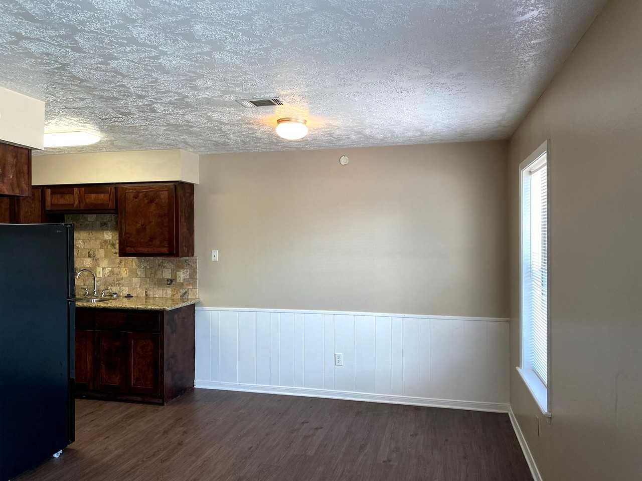 701 San Benito Dr - Photo 6 of 33