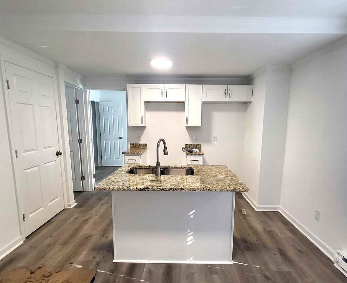 202 Thomas Ln - Photo 2 of 8