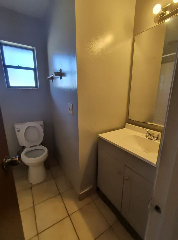 1010 4th St Se - Photo 4 of 10