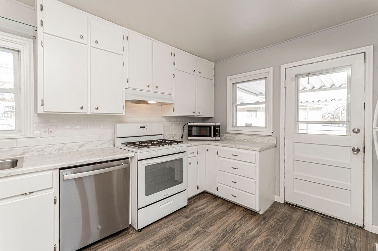 1716 Westwood Blvd - Photo 7 of 20