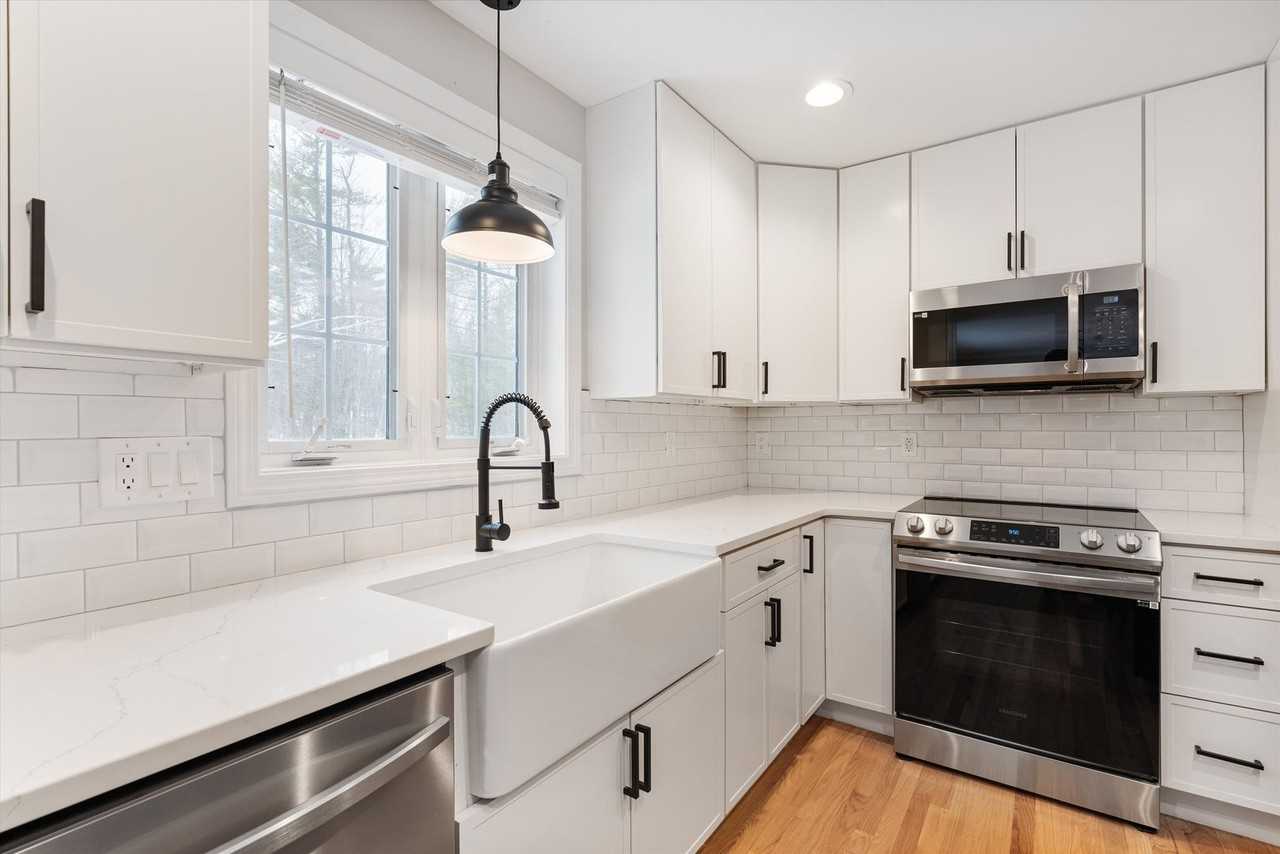 117 Hoit Rd - Photo 4 of 49