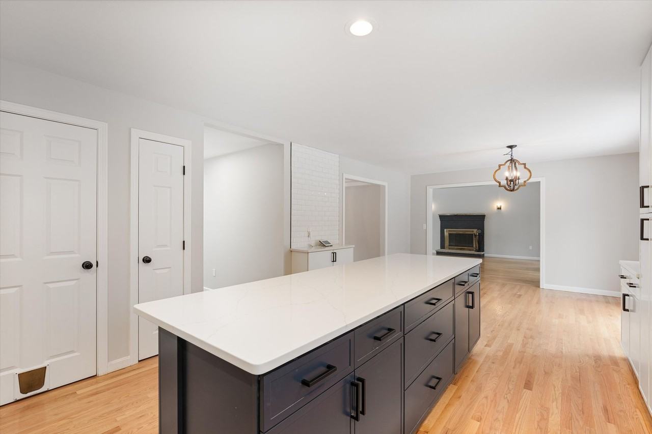 117 Hoit Rd - Photo 5 of 49