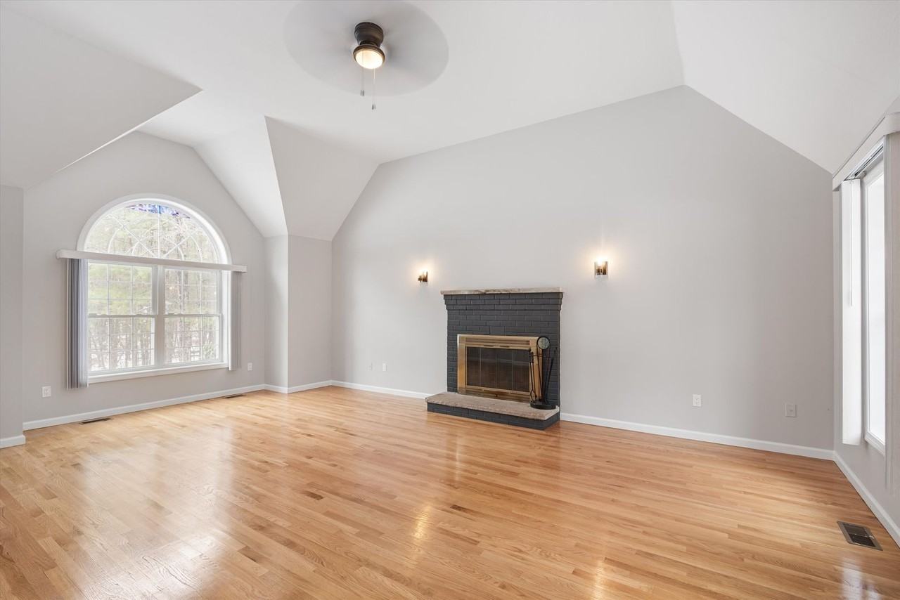 117 Hoit Rd - Photo 7 of 49