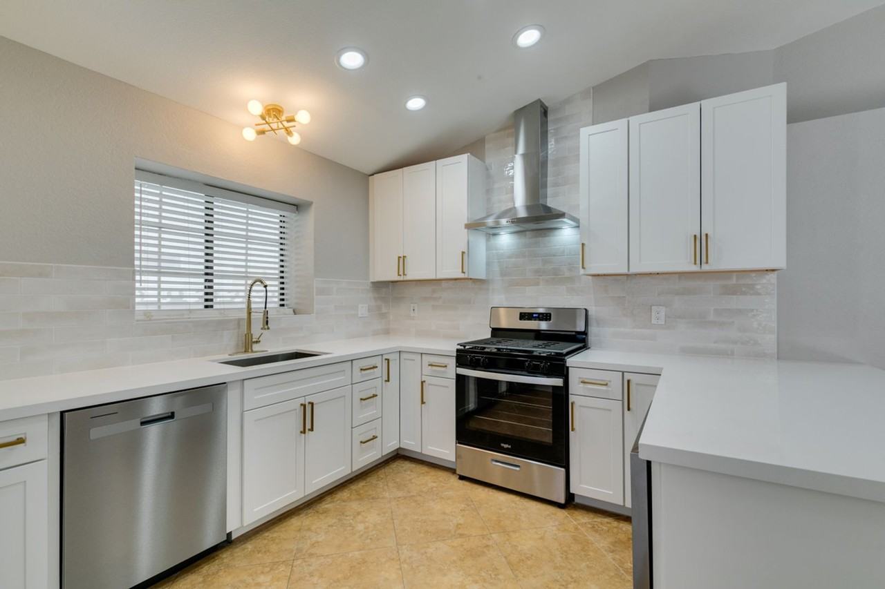 7053 Abbeyville Dr - Photo 2 of 40