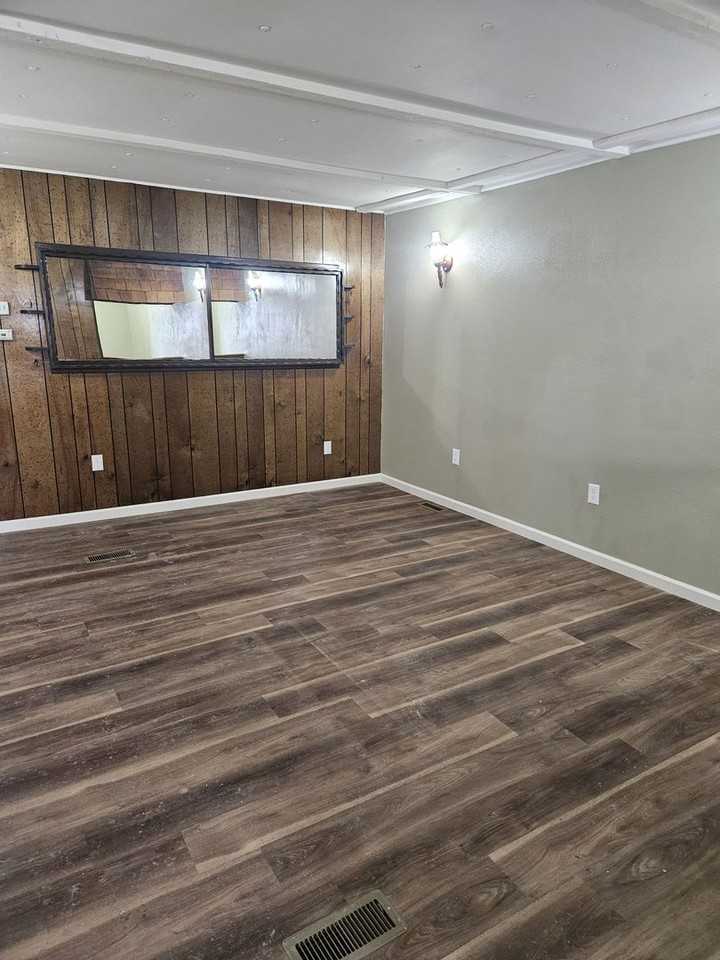 443 Williams St - Photo 2 of 10