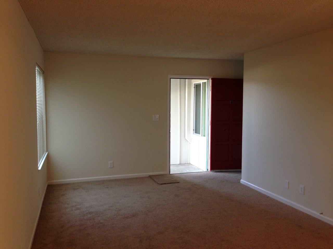 1820 Threadneedle Way - Photo 2 of 10