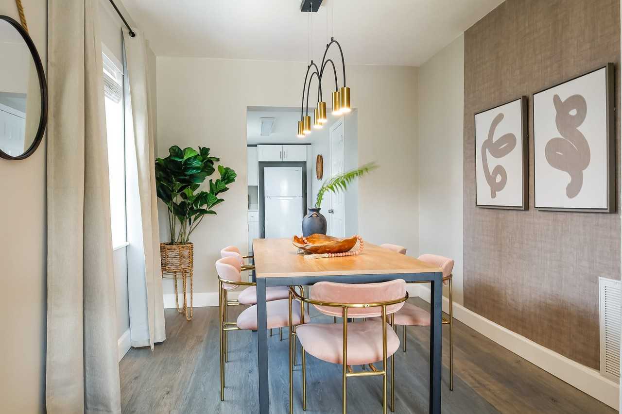 2761 Southwest 33rd Avenue - Photo 5 of 38