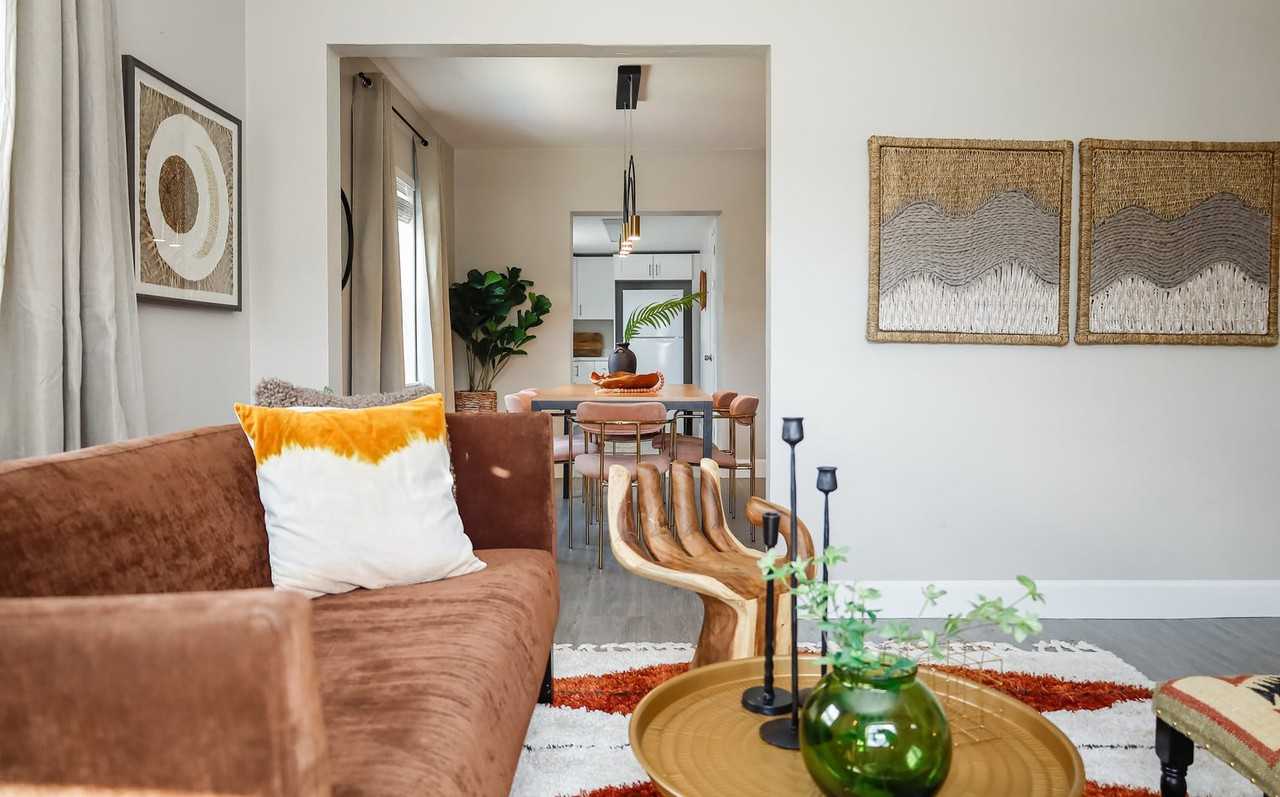 2761 Southwest 33rd Avenue - Photo 2 of 38