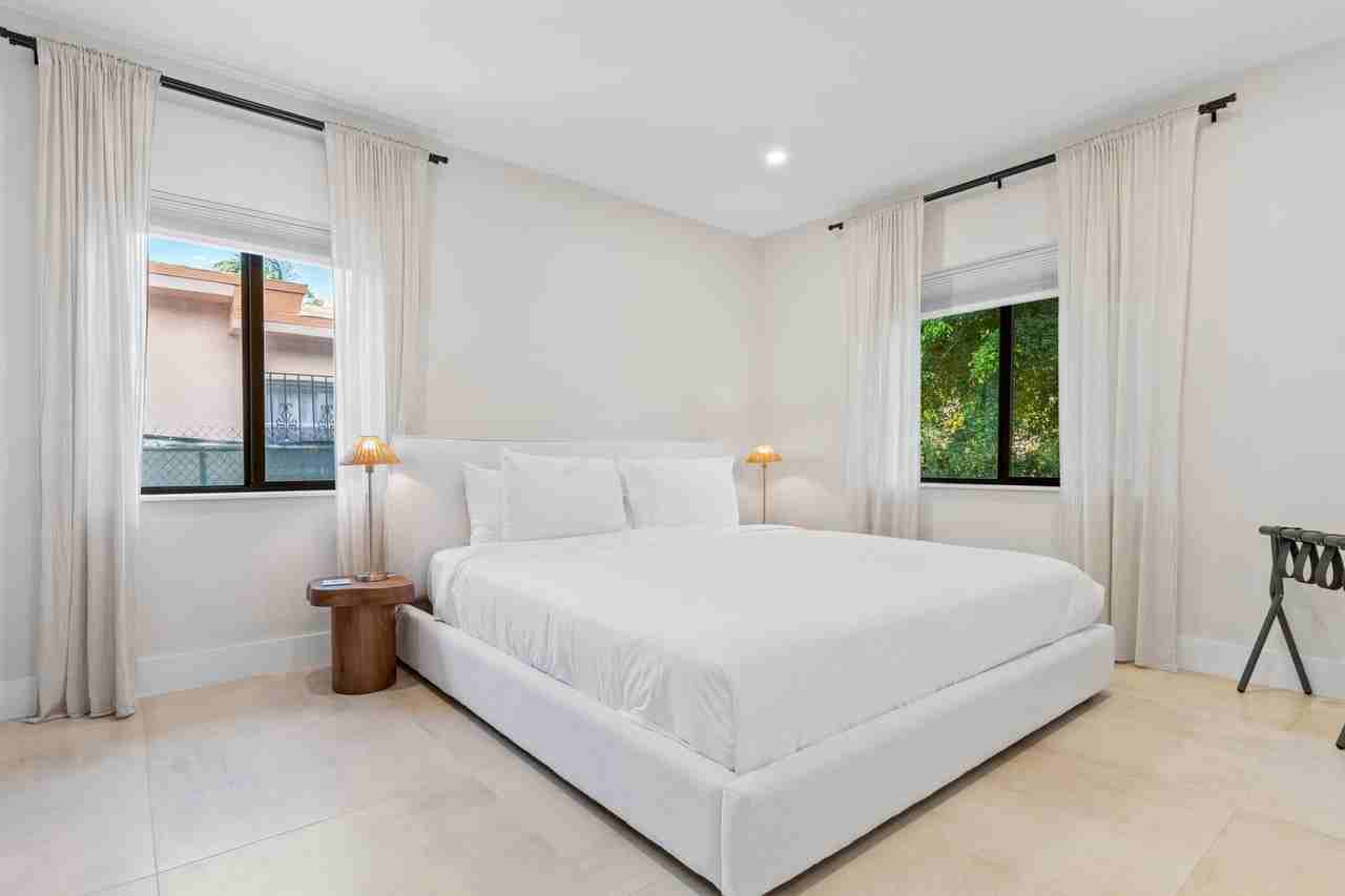 281 Ne 48th Ter #1044569P - Photo 7 of 38