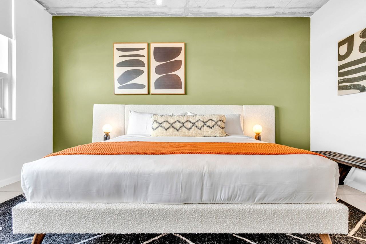 3256 Northeast 1st Avenue - Photo 5 of 55