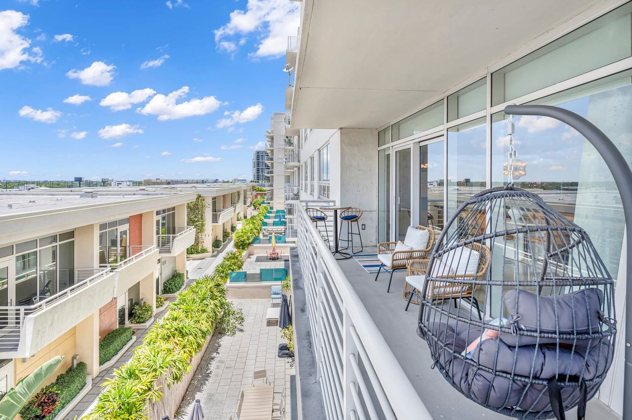 3256 Northeast 1st Avenue - Photo 6 of 55