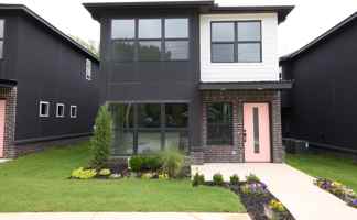 featured image of 101 N Atlanta St