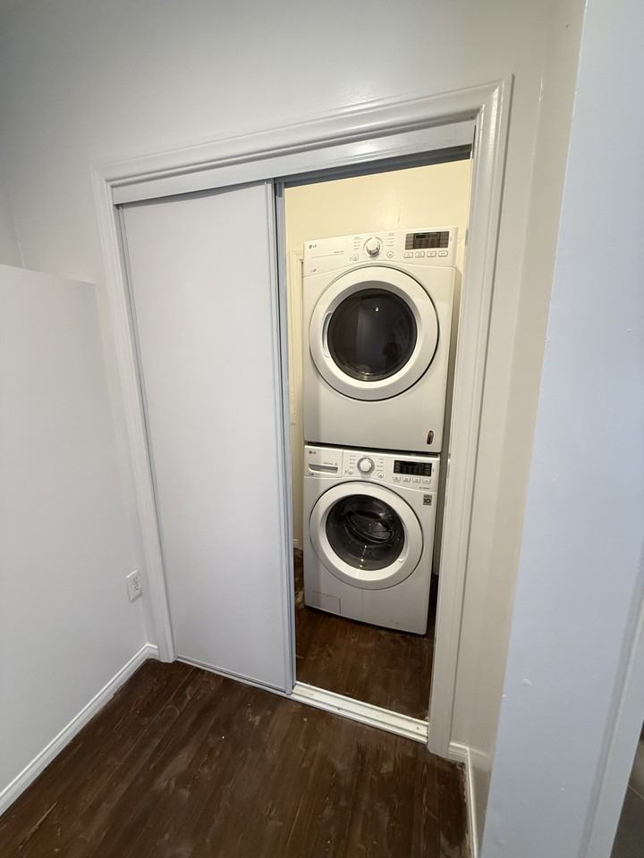 900 N Hoover St #B - Photo 7 of 14