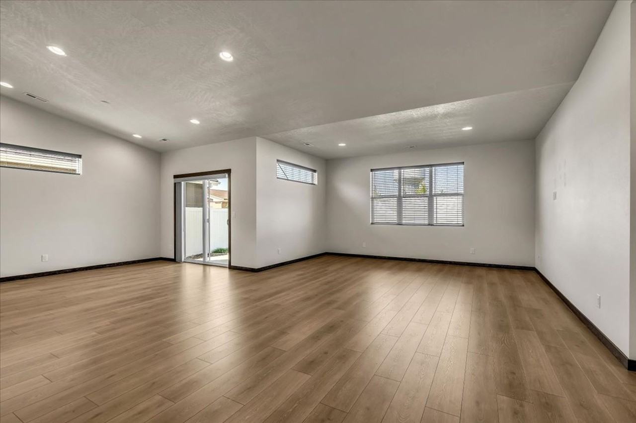 2877 N Corvus St - Photo 7 of 30